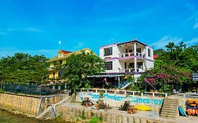 Funny Monkeys Homestay